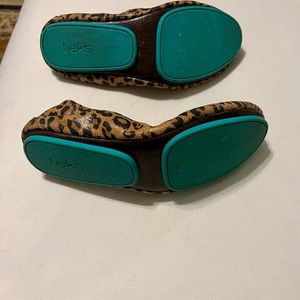 Size 7 shoe Tiek animal print